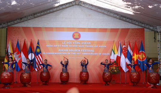 Cận cảnh Phu nhân Thủ tướng dự Lễ hội vàng ASEAN - Ảnh 4.