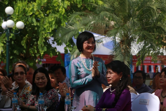 Cận cảnh Phu nhân Thủ tướng dự Lễ hội vàng ASEAN - Ảnh 2.