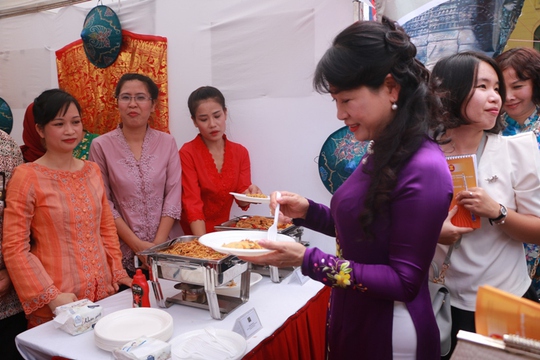 Cận cảnh Phu nhân Thủ tướng dự Lễ hội vàng ASEAN - Ảnh 12.