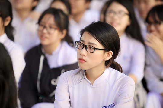 Bí thư Thành ủy đánh trống khai giảng tại trường Lê Hồng Phong - Ảnh 8.