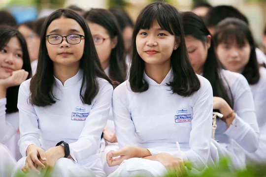 Bí thư Thành ủy đánh trống khai giảng tại trường Lê Hồng Phong - Ảnh 6.