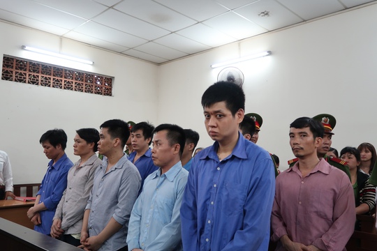 Bí mật đòn tra tấn của đại bàng trại giam ở TP HCM - Ảnh 2. Bí mật đòn tra tấn của đại bàng trại giam ở TP HCM - Ảnh 2.