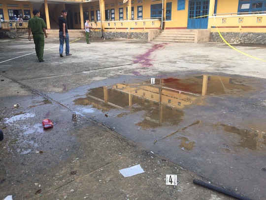 Bảo vệ bị côn đồ chém chết ngay trong trường học - Ảnh 2. Bảo vệ bị côn đồ chém chết ngay trong trường học - Ảnh 2.