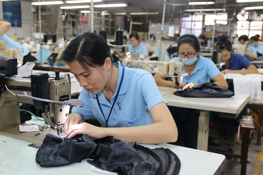 
Tỉ lệ lao động nữ có quyết định hưởng trợ cấp thất nghiệp chiếm 57,2% trong hơn 592.000 quyết định trợ cấp
