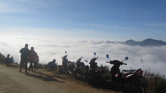 Vào những ngày cuối tuần của tháng 12, nhiều nhóm phượt tranh thủ đua lên Bắc Yên chỉ để săn mây