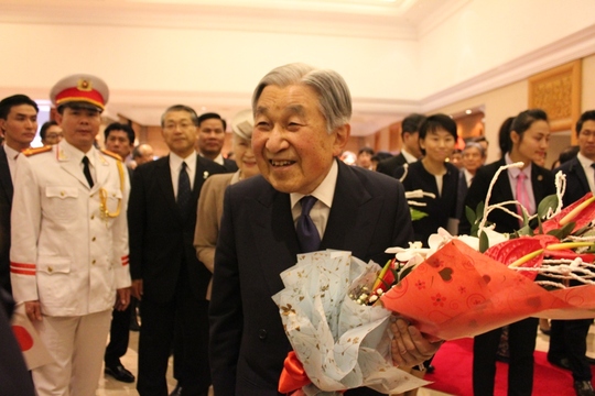 Nhà vua Nhật Bản tới Hà Nội, bắt đầu thăm Việt Nam