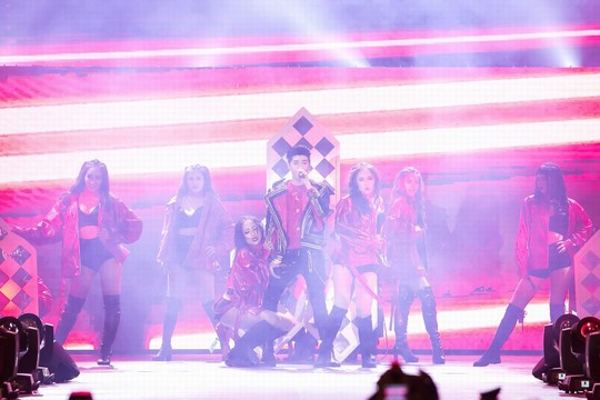 20.000  khán giả đốt cháy sân khấu liveshow Noo Phước Thịnh in Hanoi - Ảnh 4.