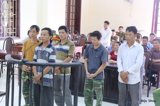 5 nông dân dính án vì vận chuyển quả bom thời chiến đi bán - Ảnh 1.
