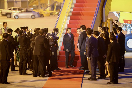 Vua Brunei tự lái chuyên cơ tới Đà Nẵng - Ảnh 7.