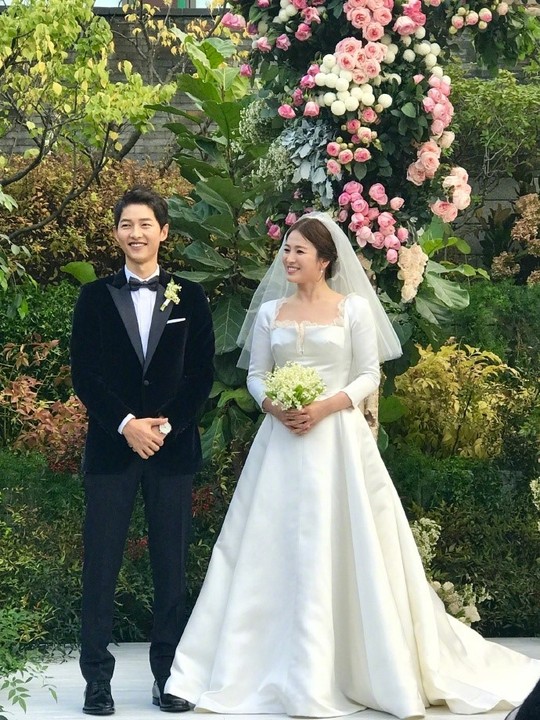 Song Hye Kyo và Song Joong Ki khoe ảnh cưới - Ảnh 6.