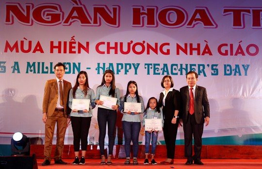 Đại học Đông Á trao hơn 2 tỉ đồng học bổng - Ảnh 1.