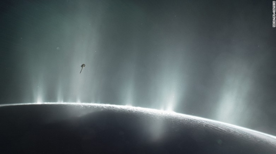 Tàu vũ trụ Cassini sẽ hoàn thành sứ mệnh nghiên cứu mặt trăng Enceladus vào tháng 9 tới Ảnh: NASA