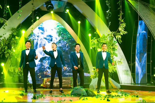 
Nhóm hát Nam Việt trình diễn trong chương trình
