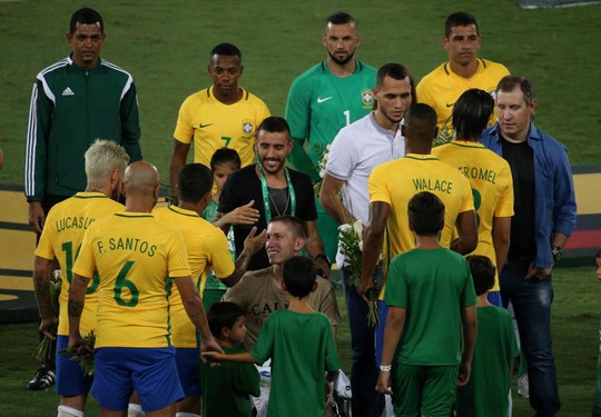 Brazil thắng sát nút Colombia trong trận đấu vì Chapecoense