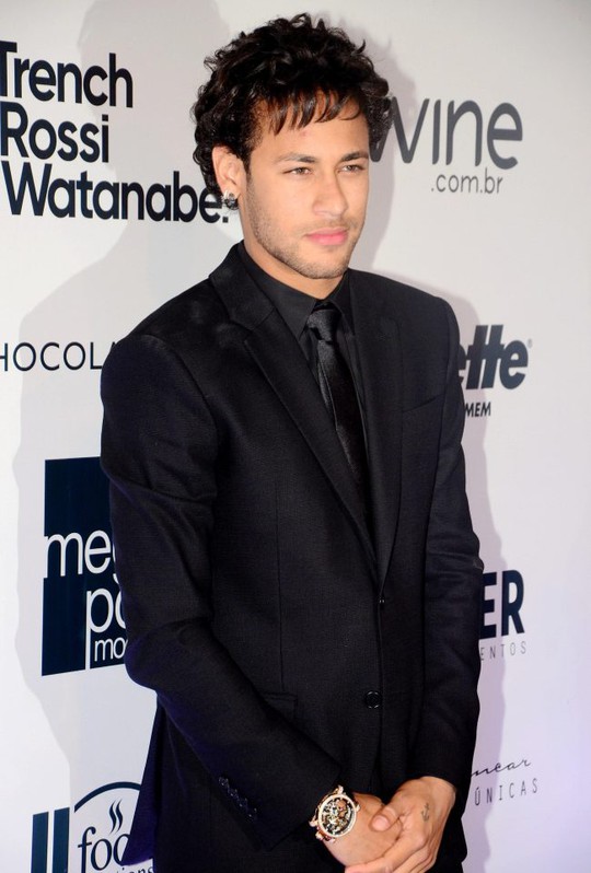 Neymar đổi kiểu tóc sau khi chia tay người yêu - Ảnh 1.
