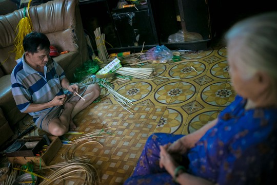 Làng lồng đèn giấy kiếng hồi sinh giữa Sài Gòn - Ảnh 4.