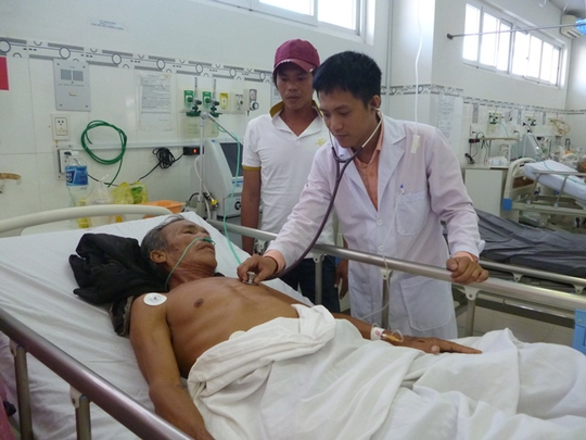 
Bệnh nhân Nguyễn Văn Lùn đang tiếp tục được chăm sóc đặc biệt tại Bệnh viện Đa khoa Ninh Thuận
