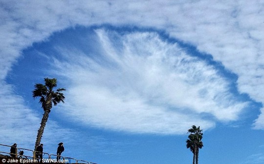 
Các chuyên gia về mây không cho rằng đây là UFO. Ảnh: Daily Mail
