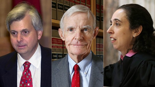 
Từ trái sang, các Thẩm phán Richard R. Clifton, William Canby, và Michelle T. Friedland.Ảnh: AP

