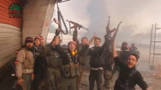
Quân nổi dậy Syria trong vòng 3 ngày đã thực hiện 2 cuộc tấn công vào thủ đô Damascus. Ảnh: Reuters
