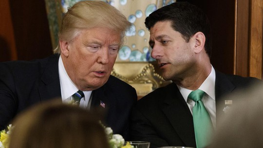 
Chủ tịch Hạ viện Paul Ryan nói rằng ông và Tổng thống Trump đã nhất trí rút dự luật y tế mới khỏi cuộc bỏ phiếu ngày 24-3. Ảnh: AP
