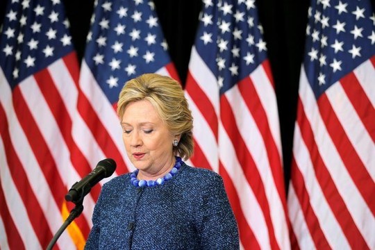 Đảng Dân chủ cho rằng FBI gây tổn hại nặng nề tới khả năng đắc cử của cựu ngoại trưởng Hillary Clinton. Ảnh: REUTERS