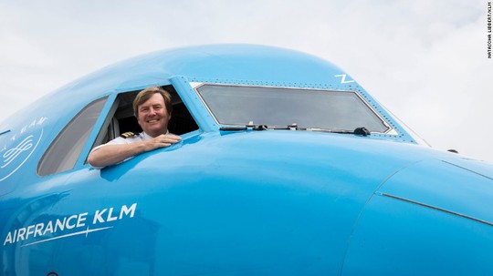 Vua Hà Lan bí mật lái máy bay chở khách suốt 21 năm - Ảnh 1.