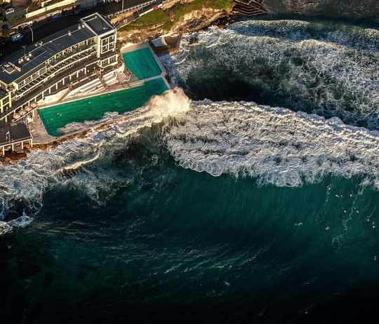 Bể bơi giữa biển khơi - nơi hút khách bậc nhất ở Sydney - Ảnh 1.