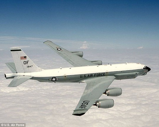 Máy bay Nga lao nhanh, áp sát máy bay Mỹ - Ảnh 2.