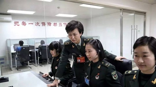 Biệt đội nữ kết nối điện thoại đỏ của lãnh đạo Trung Quốc - Ảnh 1.