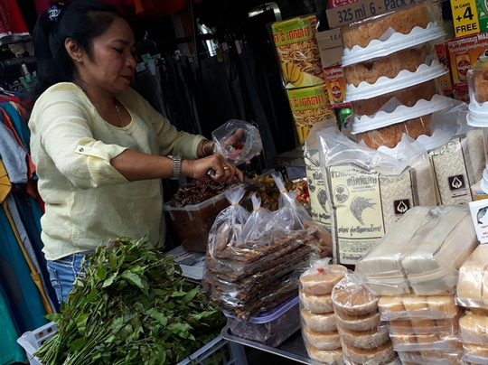 Đặc sản Thái Lan, Campuchia đổ bộ chợ truyền thống - Ảnh 1.