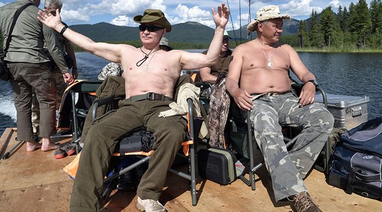 Tổng thống Putin cởi trần nghỉ mát tại Siberia - Ảnh 1.