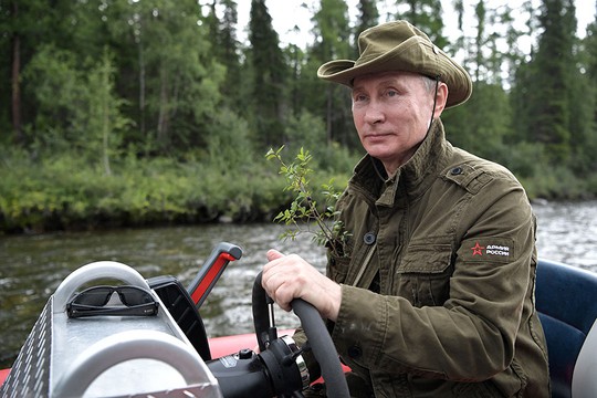 Tổng thống Putin cởi trần nghỉ mát tại Siberia - Ảnh 9.