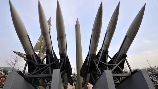 Hé lộ quan hệ vũ khí mờ ám Triều Tiên - Syria - Ảnh 1.