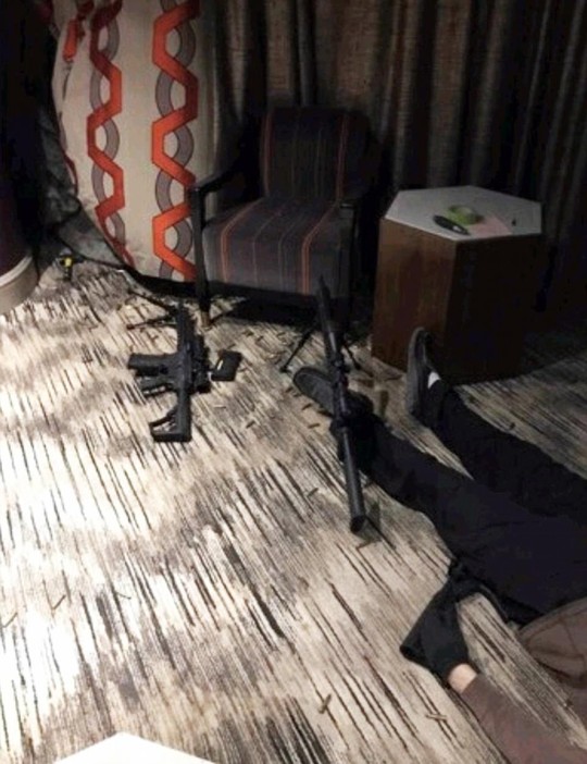 Vụ thảm sát Las Vegas: Nghi phạm lắp nhiều camera trong phòng khách sạn - Ảnh 5.