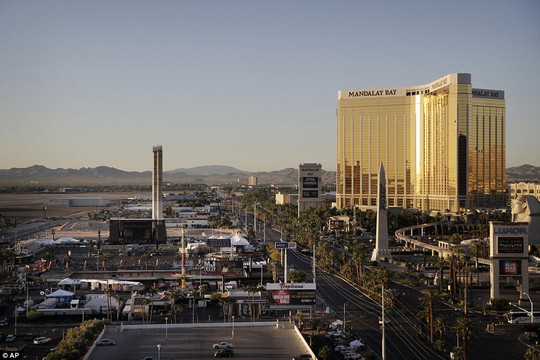 Vụ thảm sát Las Vegas: Nghi phạm lắp nhiều camera trong phòng khách sạn - Ảnh 8.