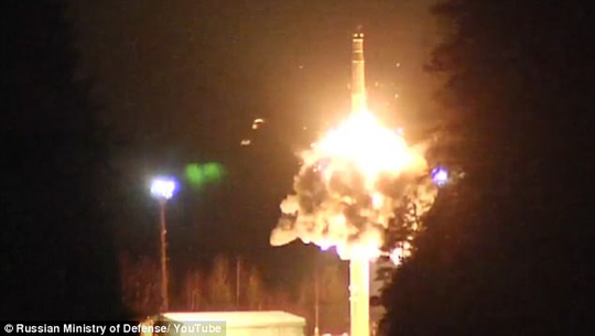Nga thử tên lửa Satan 2 có khả năng mang 12 đầu đạn hạt nhân - Ảnh 1.