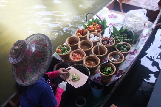 Đi chợ nổi Taling Chan ở Bangkok - Ảnh 12.