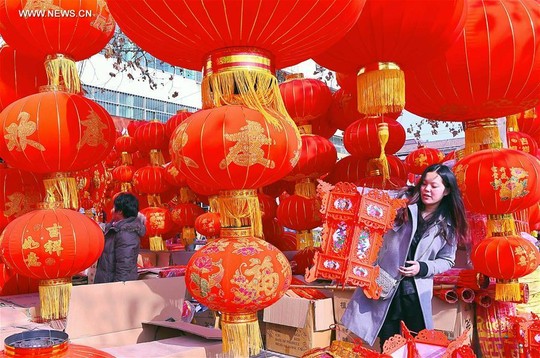 Gian hàng bán lồng đèn ở TP Thanh Châu, tỉnh Sơn Đông, Trung Quốc Ảnh: TÂN HOA XÃ