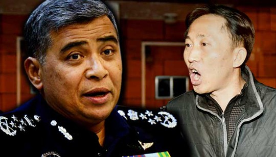 
Tổng thanh tra cảnh sát Malaysia Khalid Abu Bakar (trái) và ông Ri Jong-chol. Ảnh: FREE MALAYSIA TODAY
