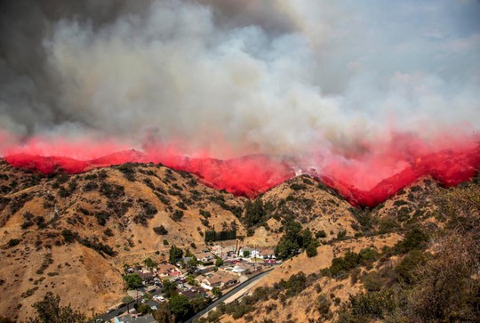 Mỹ: Los Angeles “gồng mình” trước vụ cháy rừng lịch sử - Ảnh 3.
