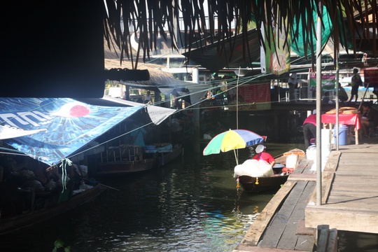 Đi chợ nổi Taling Chan ở Bangkok - Ảnh 5.