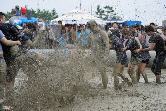 Khoảnh khắc độc đáo tại lễ hội tắm bùn Hàn Quốc - Ảnh 7.
