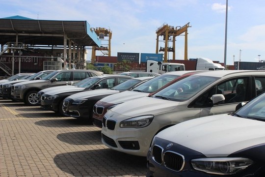 Theo thuế giảm, ô tô ùn ùn nhập khẩu về cảng