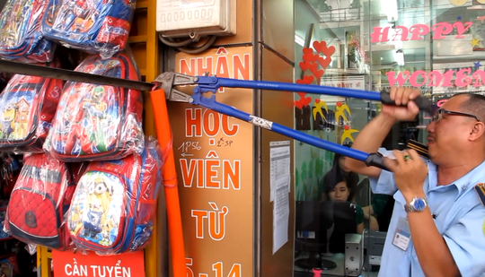 Toàn cảnh dân quận 10 "tự xử" lấn chiếm vỉa hè