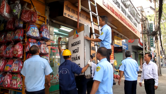 Toàn cảnh dân quận 10 "tự xử" lấn chiếm vỉa hè