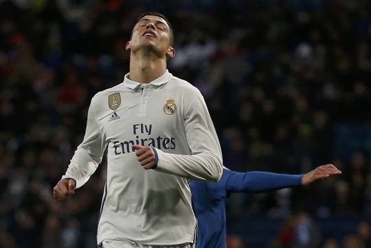 
Ronaldo thất vọng sau khi Real thua tiếp trận thứ hai Ảnh: REUTERS
