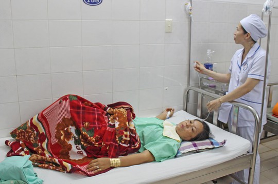 Báo động đỏ liên viện, cứu sản phụ mang thai ngoài, vỡ tử cung - Ảnh 1.