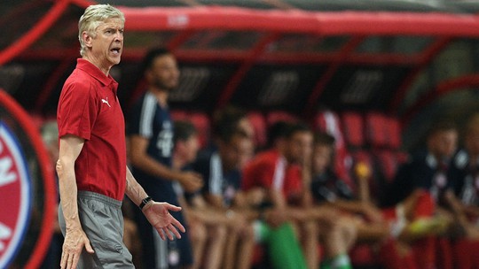 Cầu thủ Arsenal bị ngộ độc thực phẩm ở Trung Quốc - Ảnh 1.