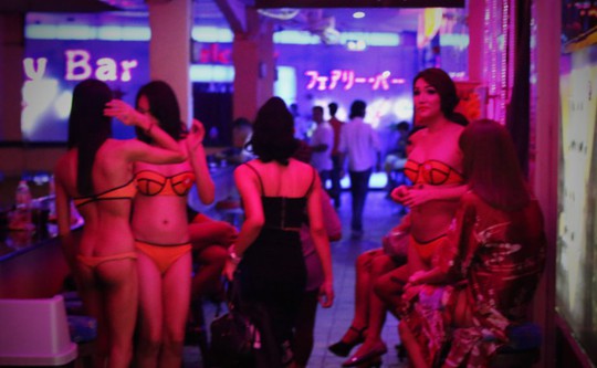 
Doanh thu của các quán bar và gái mại dâm sụt giảm vì chiến dịch Happy Zone. Ảnh: Ssian Correspondent
